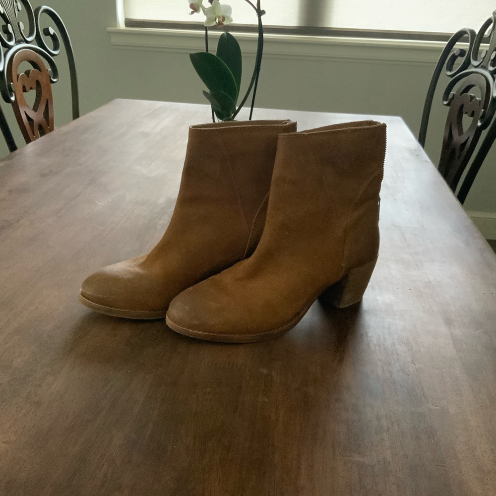 Seychelle’s Leather Ankle Boots